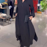 Robe longue Sylvie noire, col à revers, manches longues et fente