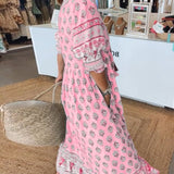 Robe midi Mana à imprimé floral rose, vue de dos