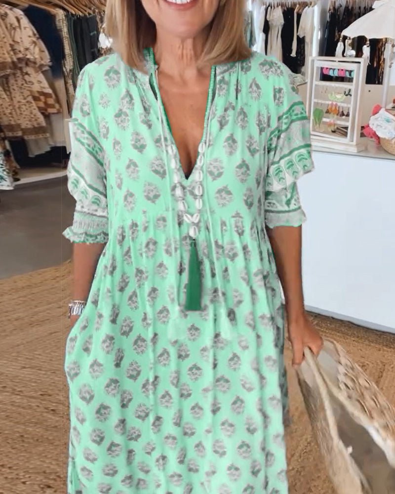 Robe midi Mana à imprimé floral vert, plan rapproché du buste