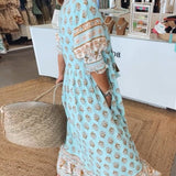 Robe midi Mana à imprimé floral bleu, vue de dos