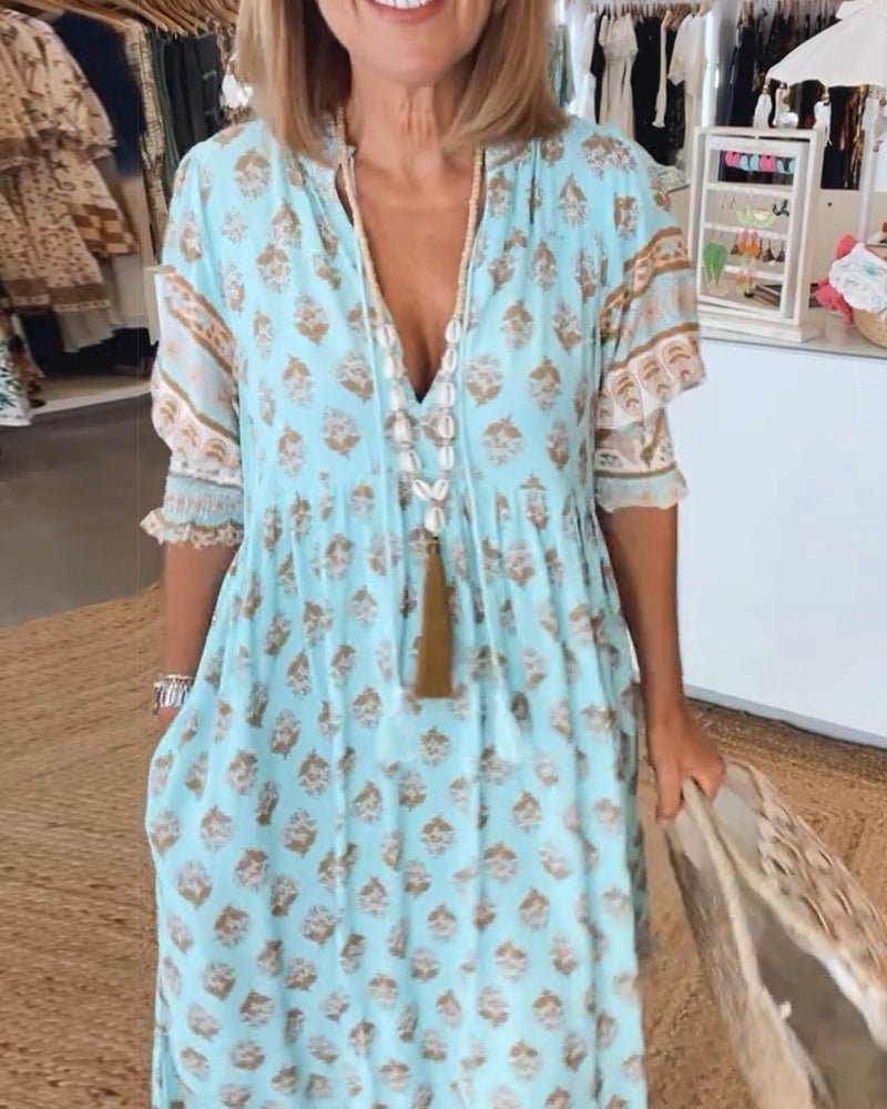 Robe midi Mana à imprimé floral bleu, plan rapproché du buste