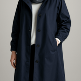Colette – trench porté par un mannequin, photo en pied