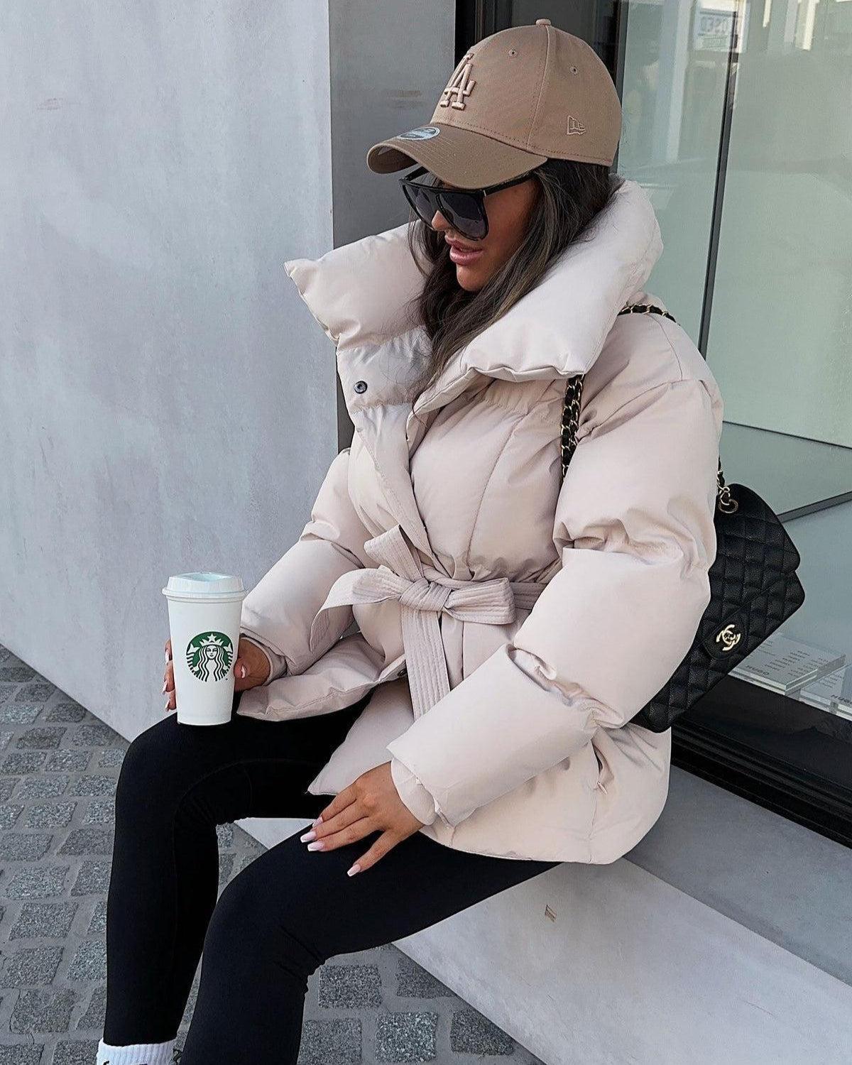 Élise – manteau oversize gros plan sur la matière