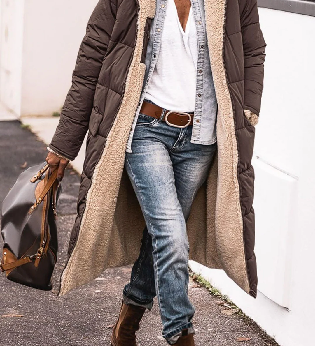 Margaux – manteau réversible coupe portée par un mannequin