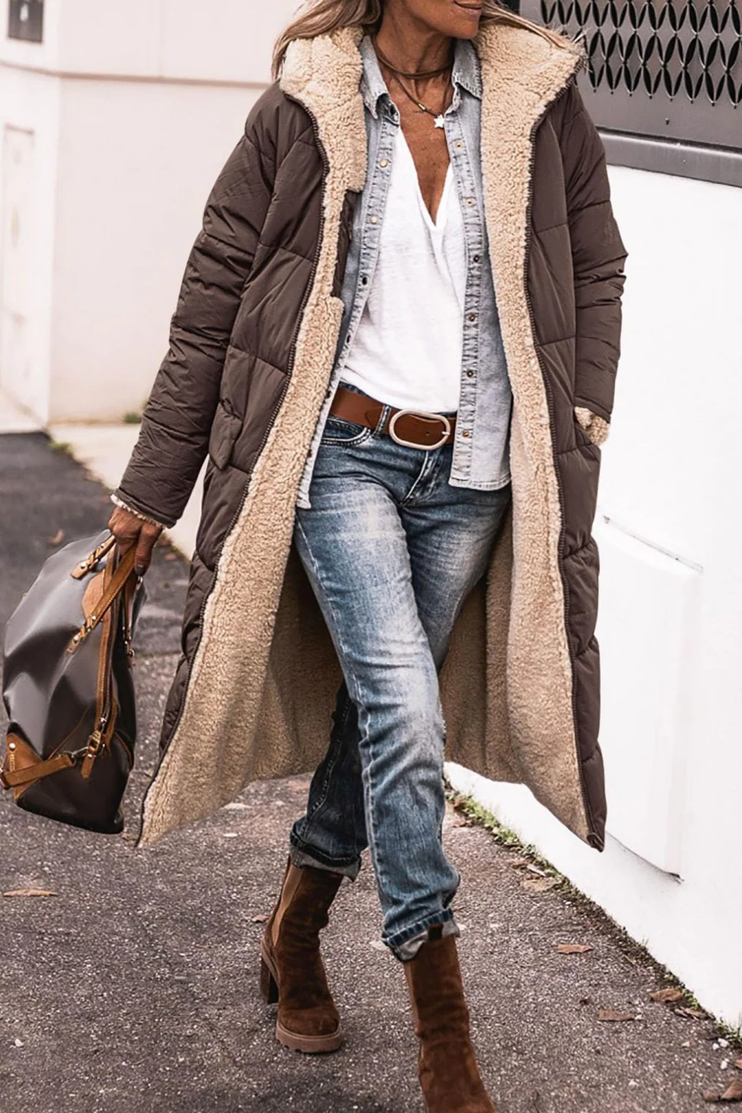 Margaux – manteau réversible coupe portée par un mannequin