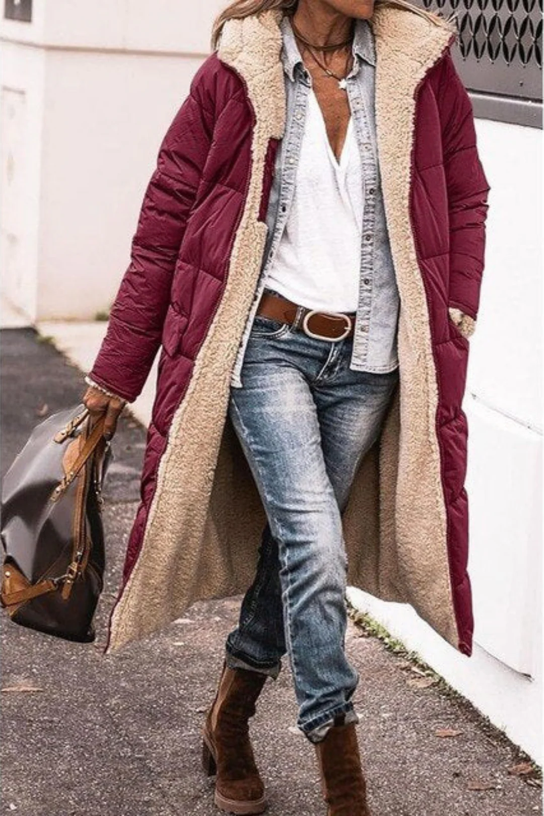 Margaux – manteau réversible porté par un mannequin, photo en pied