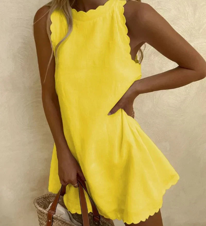 Robe courte Mia jaune, sans manches, encolure haute et bords festonnés
