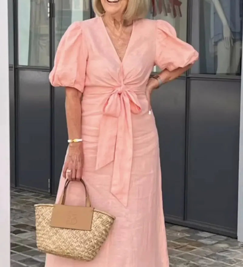 Robe midi Lynora rose, encolure en V avec nœud à la taille et manches bouffantes