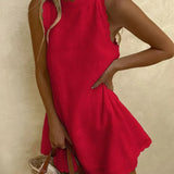 Robe courte Mia rouge, sans manches, encolure haute et bords festonnés