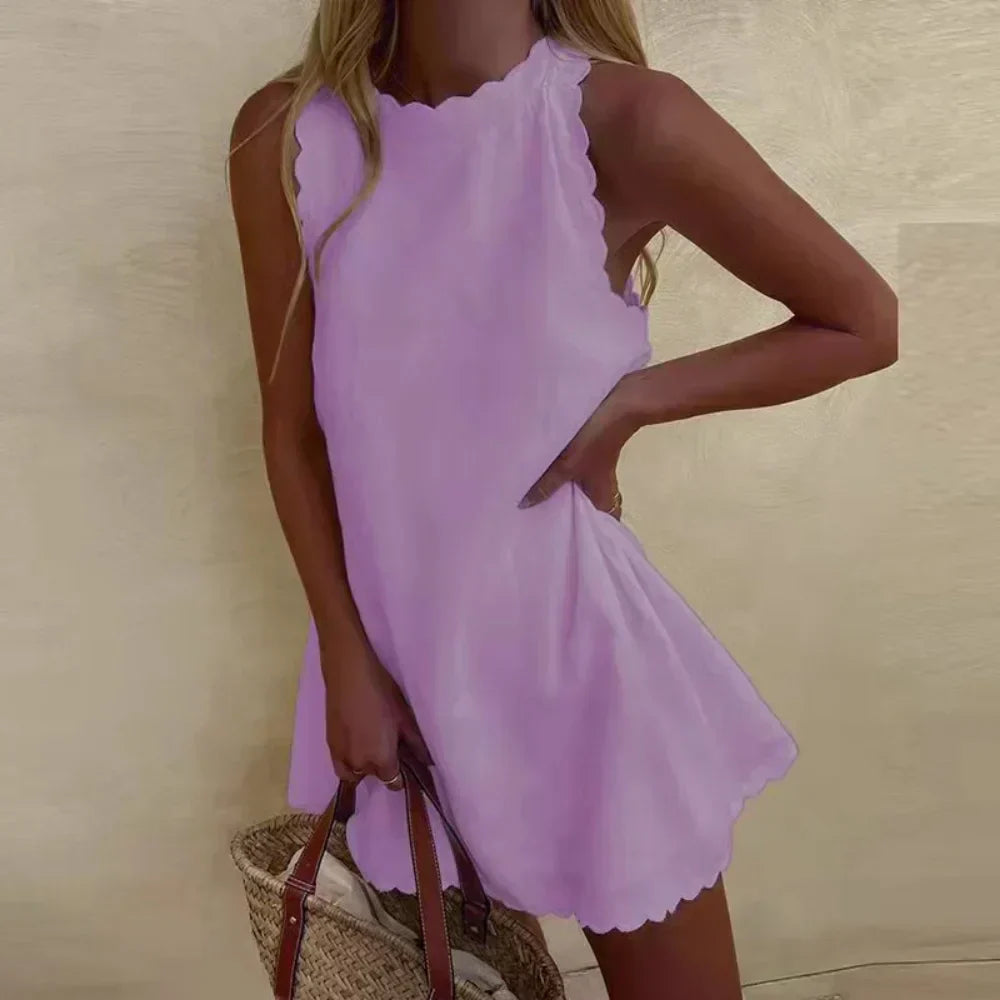 Robe courte Mia violette, sans manches, encolure haute et bords festonnés
