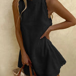 Robe courte Mia noire, sans manches, encolure haute et bords festonnés