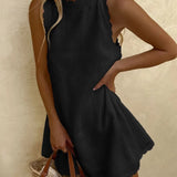 Robe courte Mia noire, sans manches, encolure haute et bords festonnés