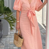 Robe midi Lynora rose, vue de face en extérieur