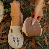 Fiona - Ergonomic sandals with a touch of red